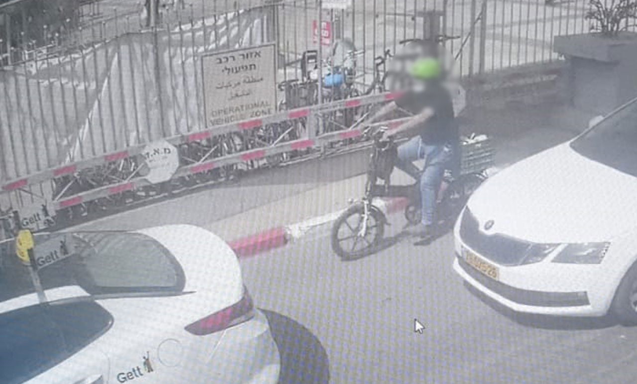 האב על האופניים