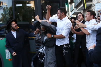 הצעיר והאגרופן