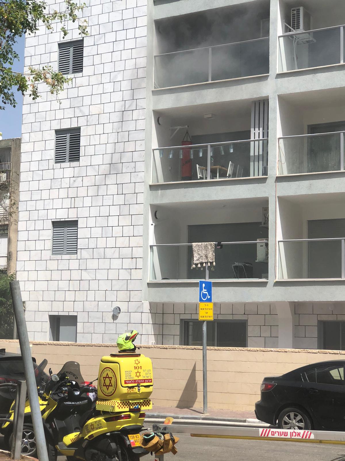 אסון: קשישה בת 80 נספתה בשריפה בחולון