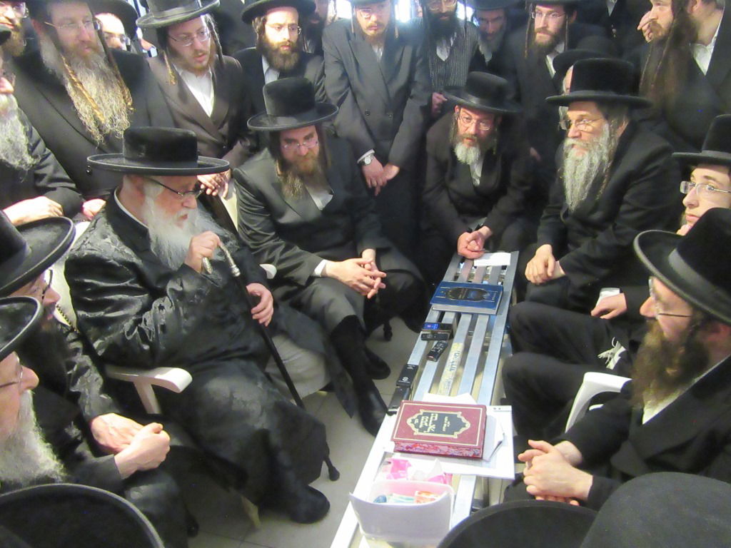 מכתב הניחומים של הרבי מצאנז למשפחות האבלות