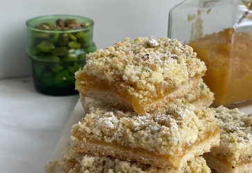 קטנות ומטריפות: חיתוכיות משמש, פיסטוק ושוקולד לבן