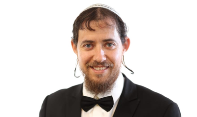 שמעון בלזם מבצע את היצירה: "שמע ישראל"