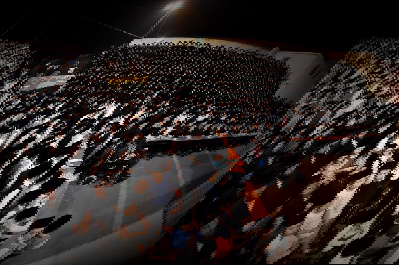 תיעוד: ל"ג בעומר בחצר הקודש ויז'ניץ