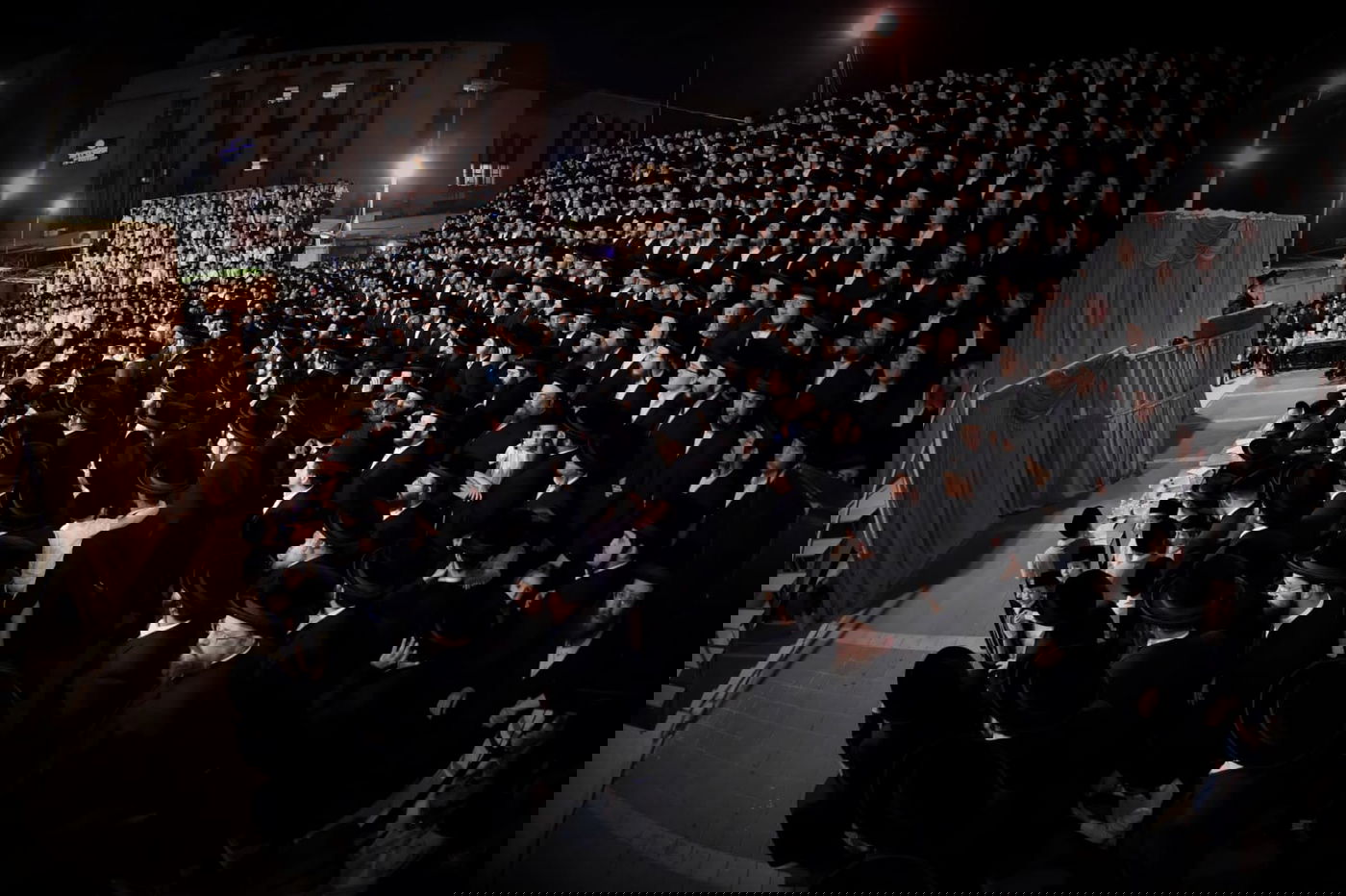 תיעוד: ל"ג בעומר בחצר הקודש ויז'ניץ