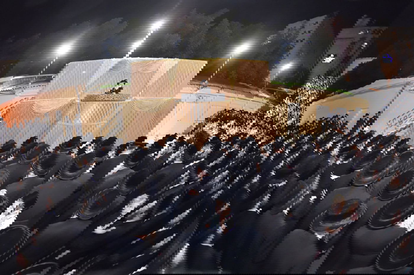 תיעוד: ל"ג בעומר בחצר הקודש ויז'ניץ