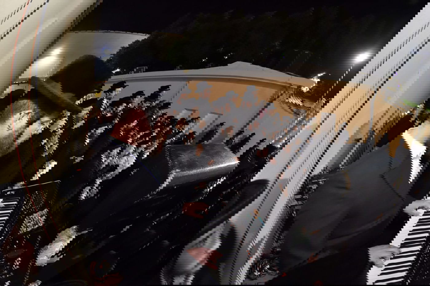 תיעוד: ל"ג בעומר בחצר הקודש ויז'ניץ