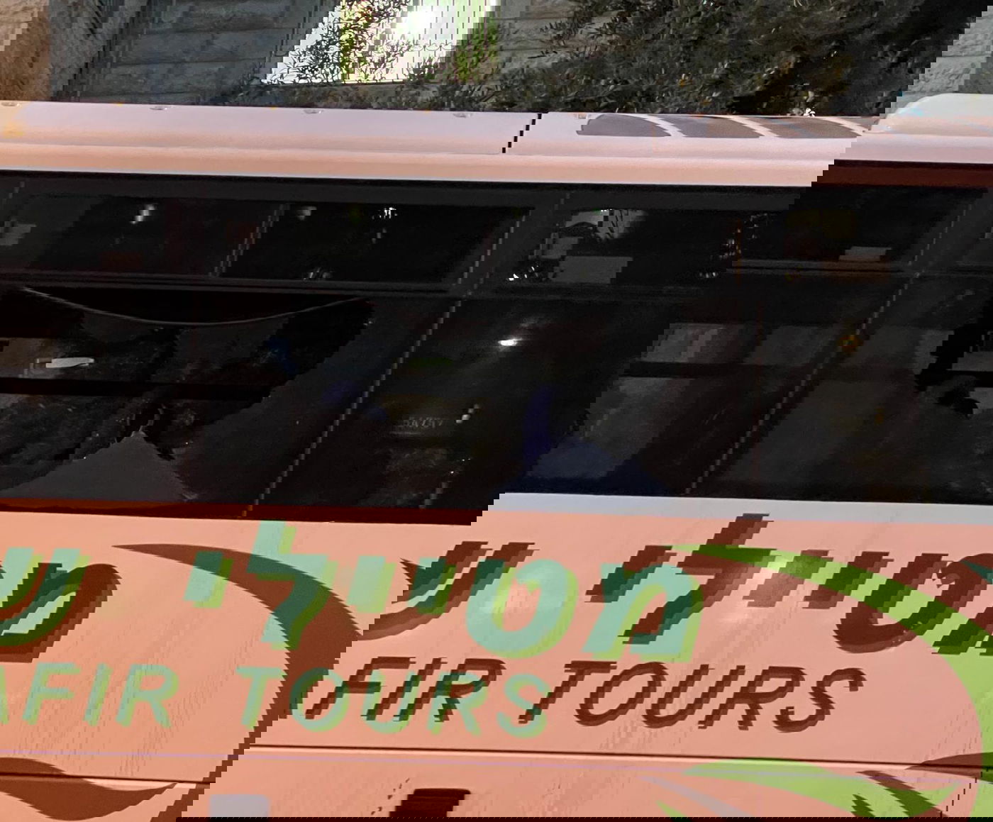 הר הזיתים: הרבי מזוועהיל וקבוצה מחסידיו נרגמו באבנים