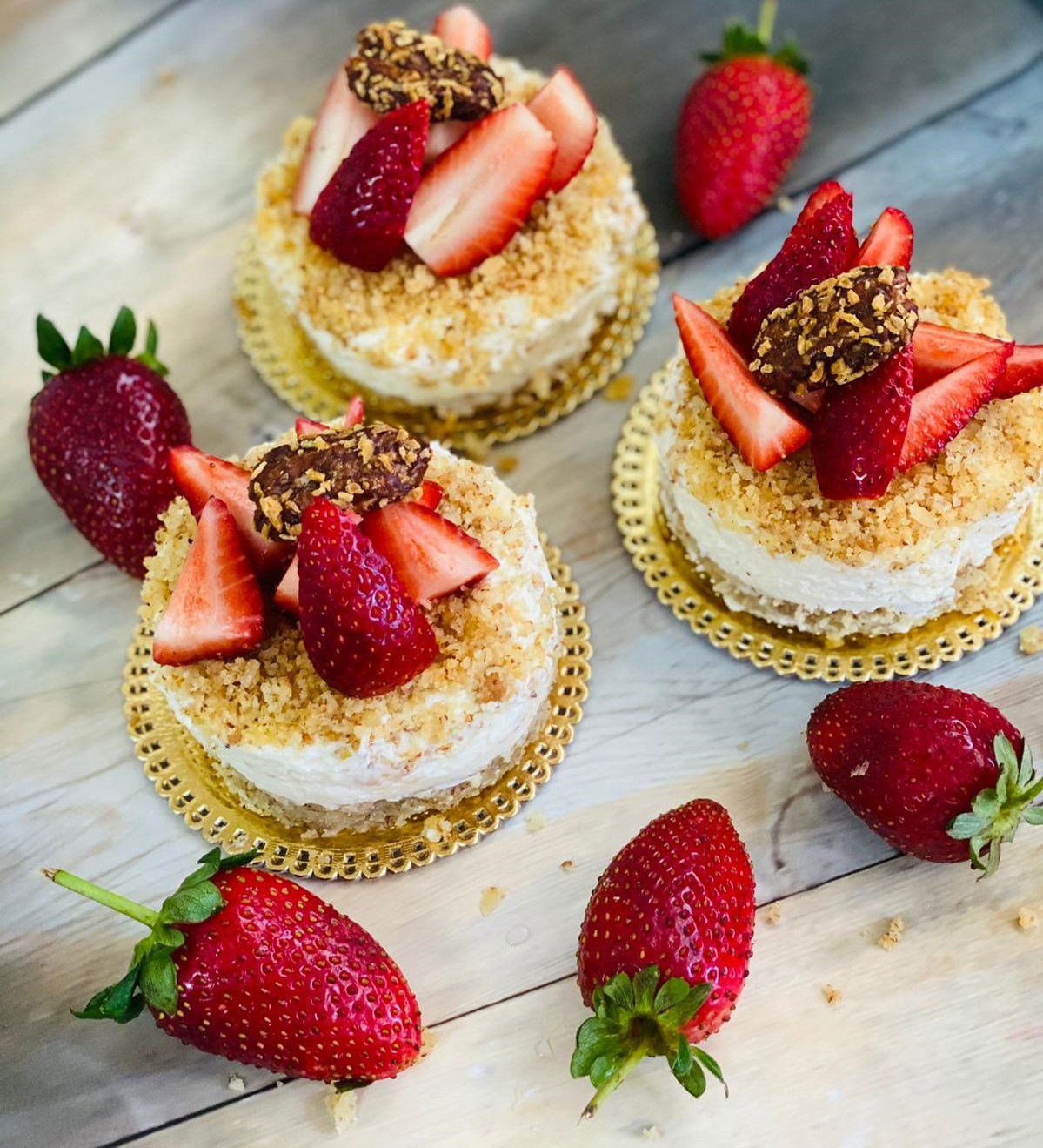 עוגת גבינה על ברטון שקדים או עוגת גבינה פירורים