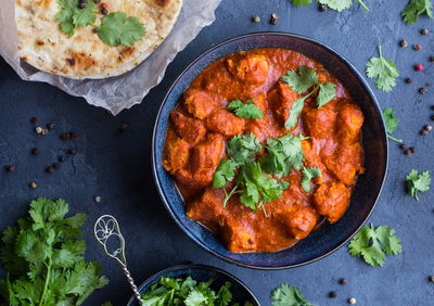 חזה עוף ברוטב עגבניות עם שום ופסטו