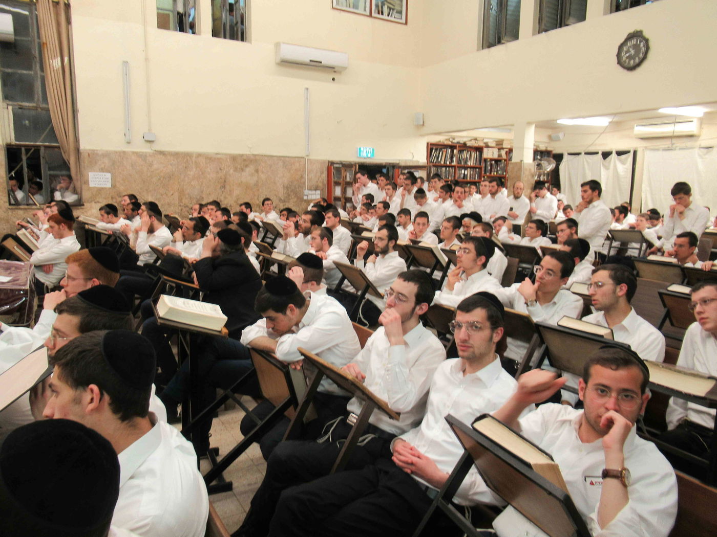 ככלות השבעה: עצרת מספד בישיבת פוניבז'