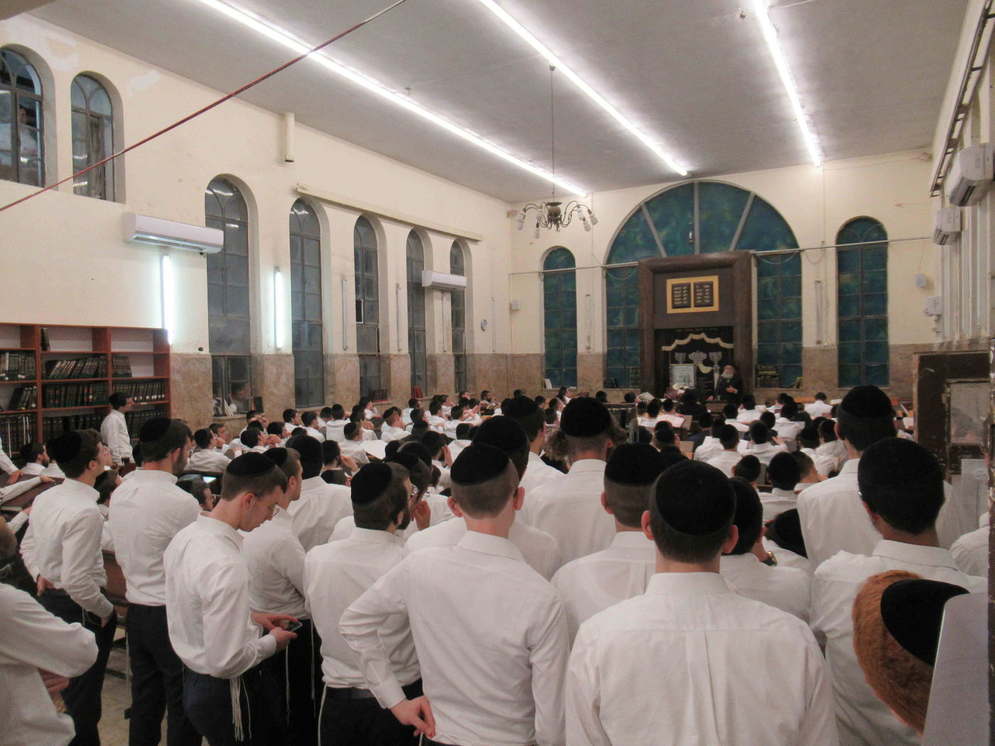 ככלות השבעה: עצרת מספד בישיבת פוניבז'