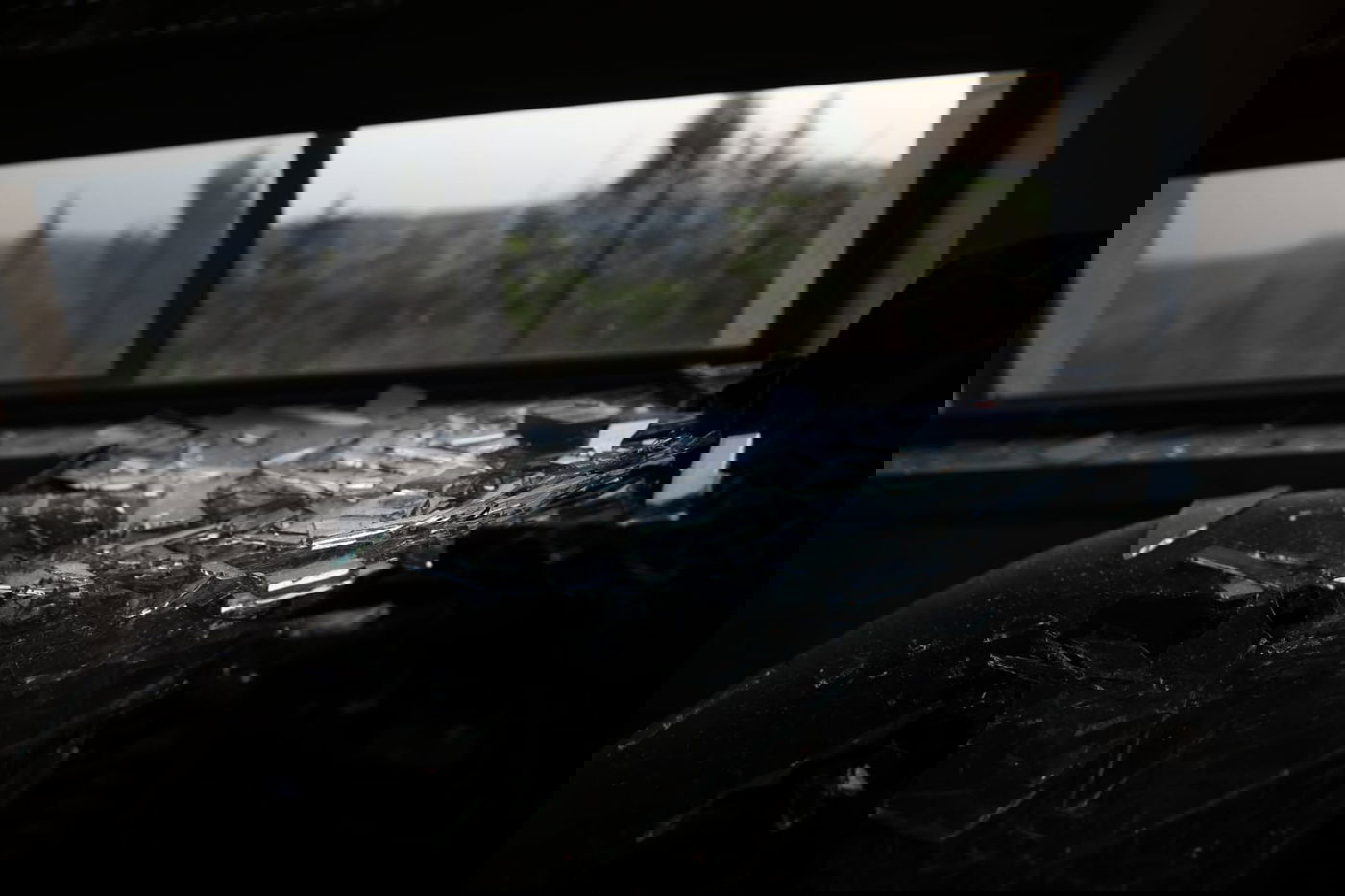 "הכל היה מנופץ"; התושב שביתו נפגע משחזר