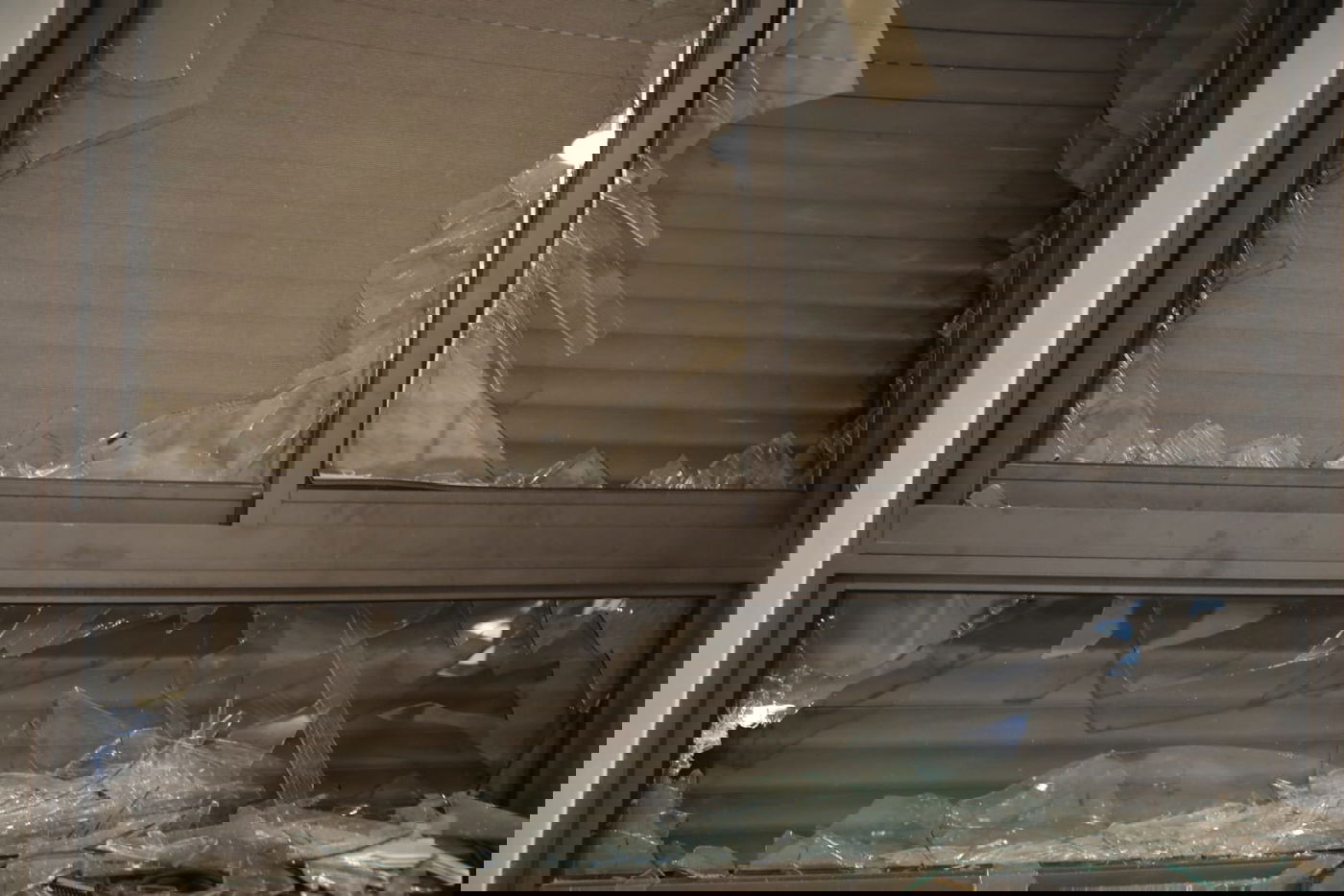 "הכל היה מנופץ"; התושב שביתו נפגע משחזר