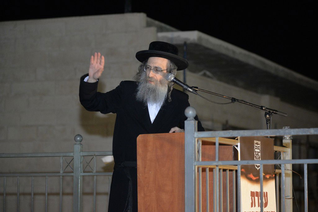 היתומים אמרו קדיש; ההמונים התעוררו. צפו