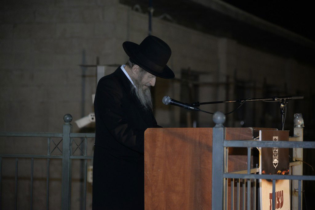 היתומים אמרו קדיש; ההמונים התעוררו. צפו