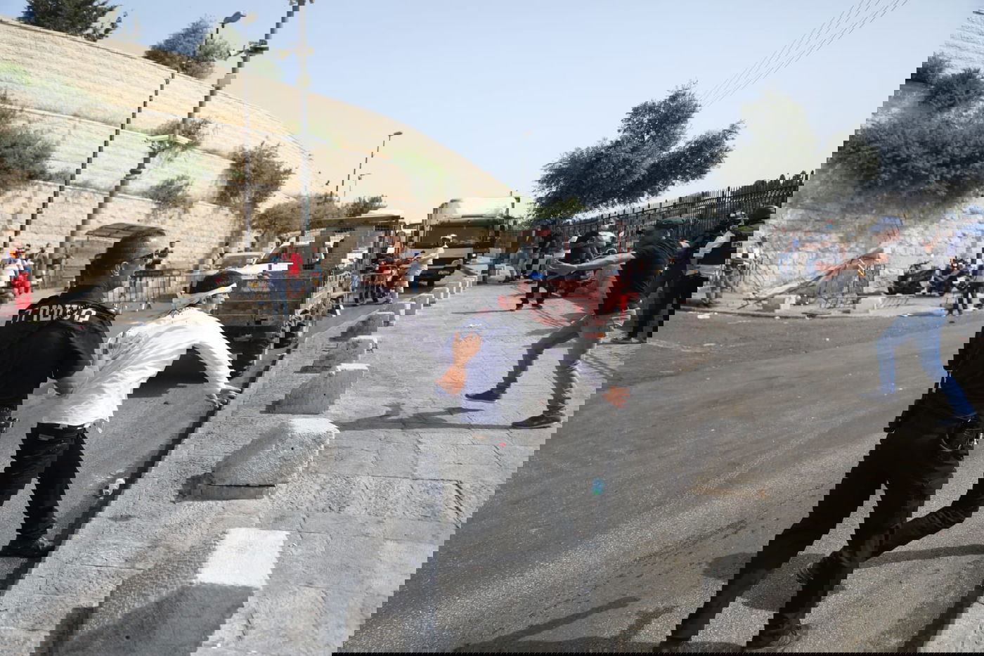 תיעוד דרמטי מירושלים: יהודים ניצלו מלינץ' בשער האריות