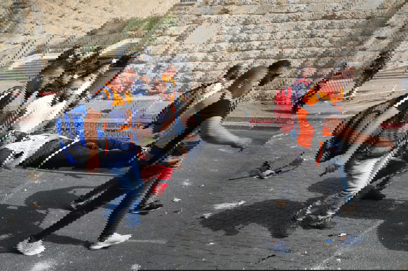 תיעוד דרמטי מירושלים: יהודים ניצלו מלינץ' בשער האריות