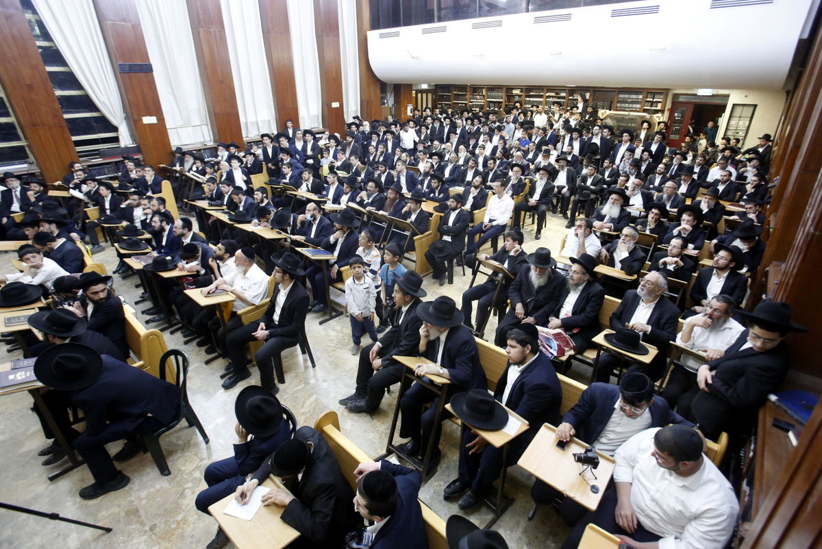 יובל שנים להסתלקותו: המונים בעצרת לזכר הגאון רבי עזרא עטיה זי"ע