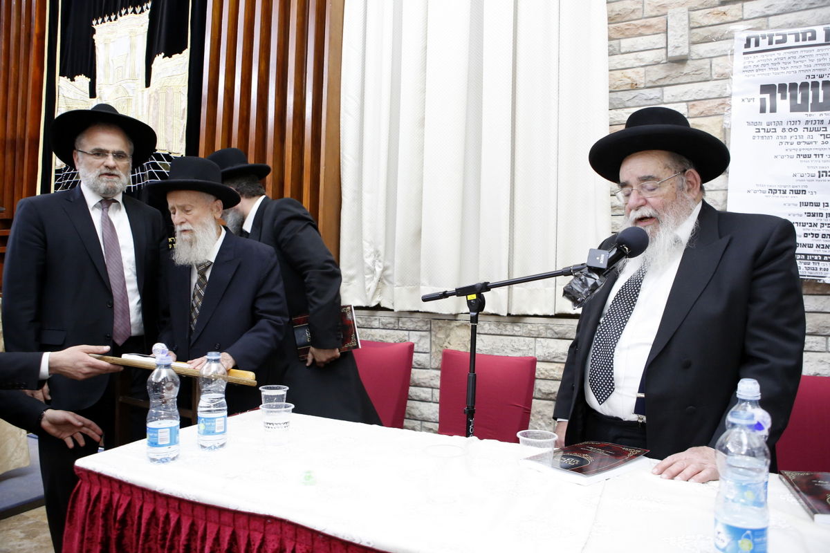 יובל שנים להסתלקותו: המונים בעצרת לזכר הגאון רבי עזרא עטיה זי"ע