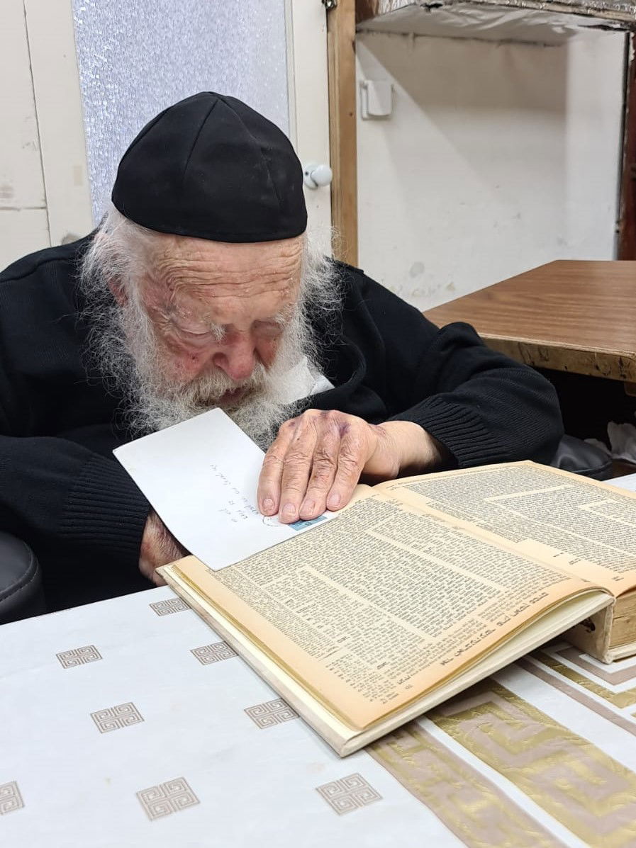 "שומר החומות"; מרן שר התורה שוקד על תלמודו