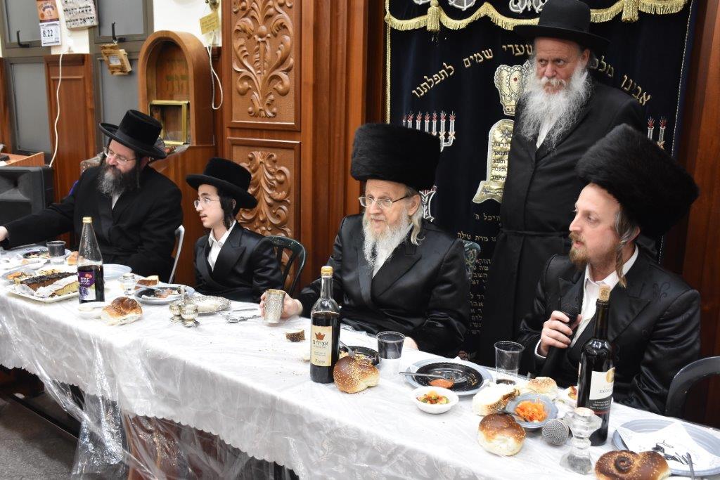 באוז'רוב חגגו בר מצווה לנכדו של האדמו"ר