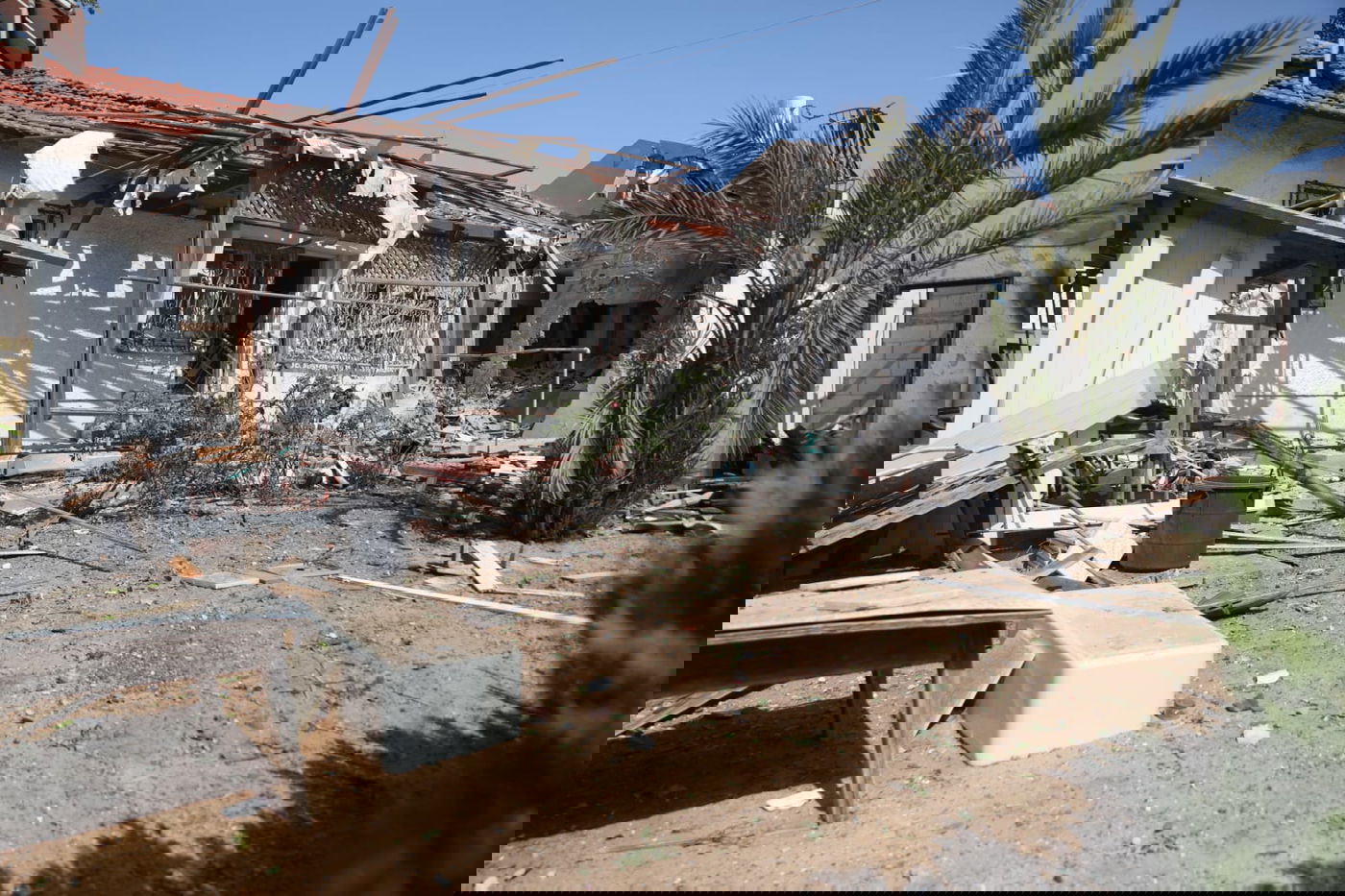 שני אזרחים נהרגו; מטח הטילים גבר על מערכת כיפת ברזל