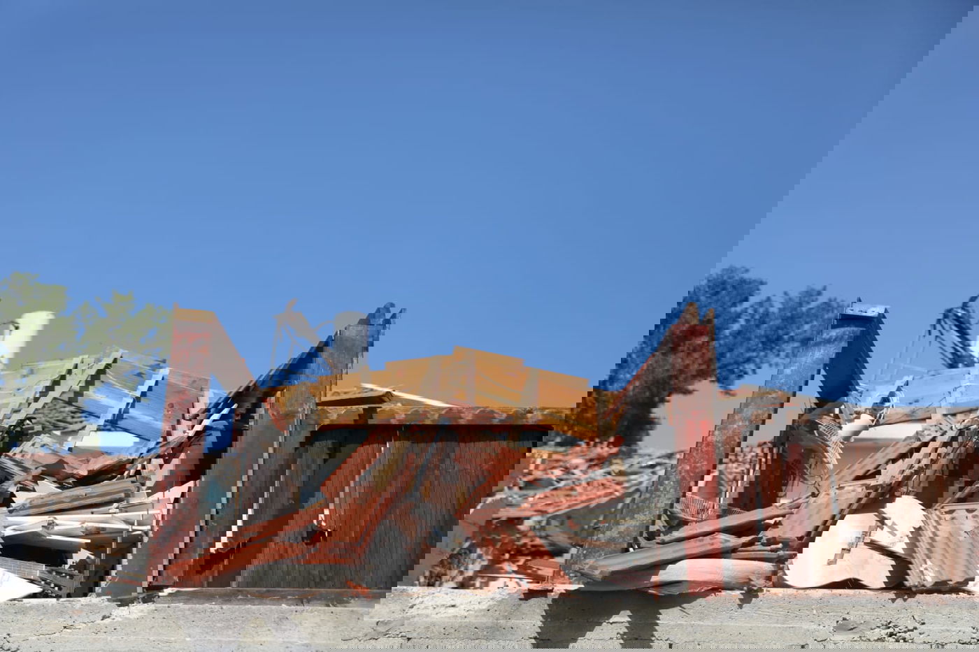 שני אזרחים נהרגו; מטח הטילים גבר על מערכת כיפת ברזל