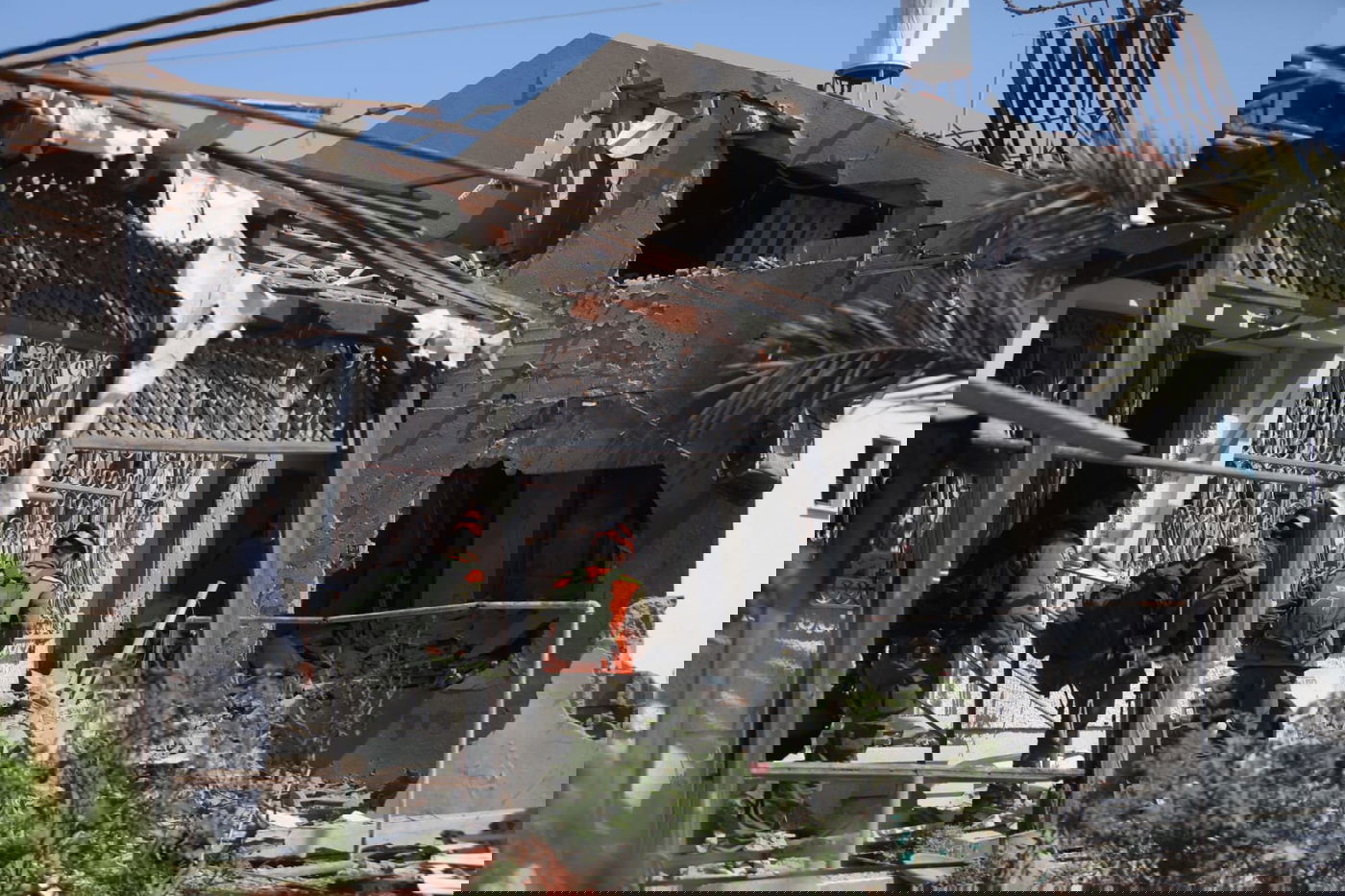 שני אזרחים נהרגו; מטח הטילים גבר על מערכת כיפת ברזל