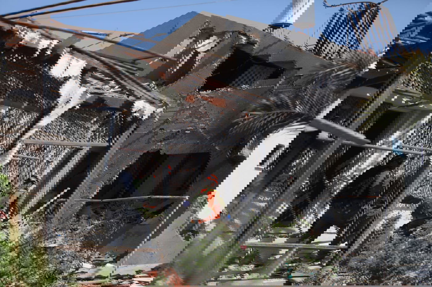 שני אזרחים נהרגו; מטח הטילים גבר על מערכת כיפת ברזל