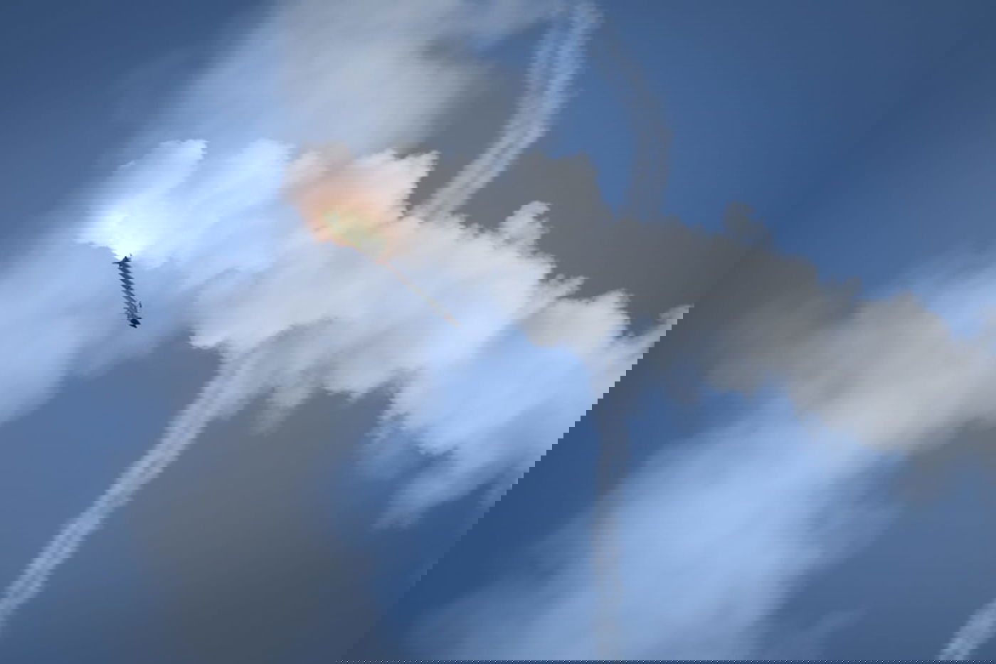 בעדשה של חיים גולדברג: כיפת ברזל וירי הפגזים