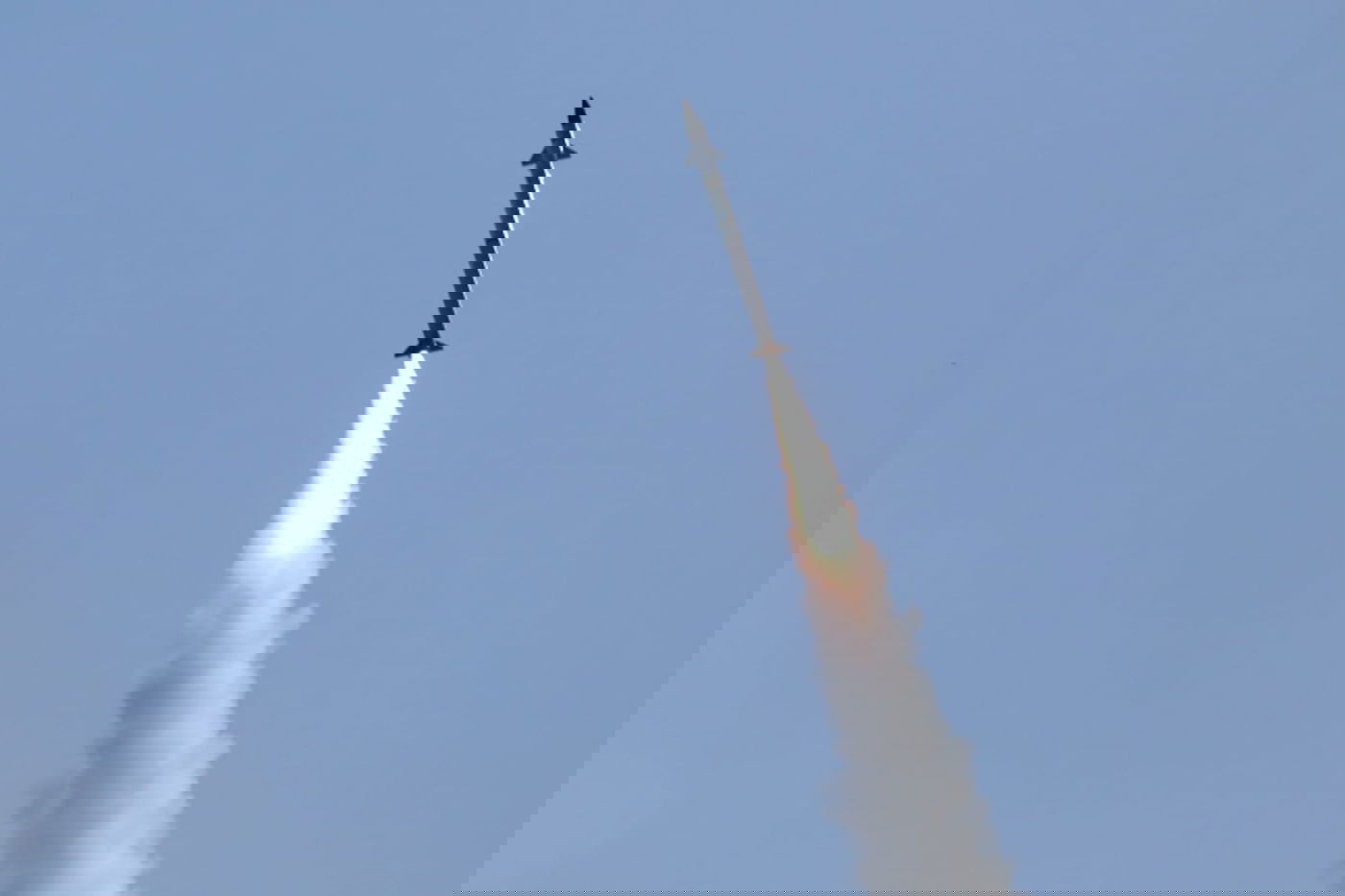 בעדשה של חיים גולדברג: כיפת ברזל וירי הפגזים