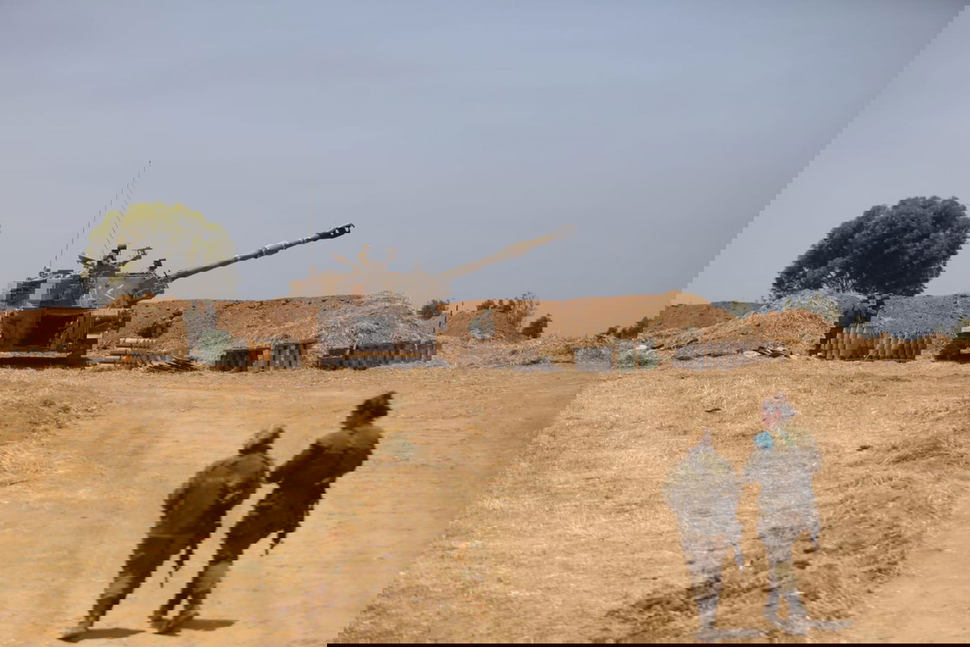 בעדשה של חיים גולדברג: כיפת ברזל וירי הפגזים