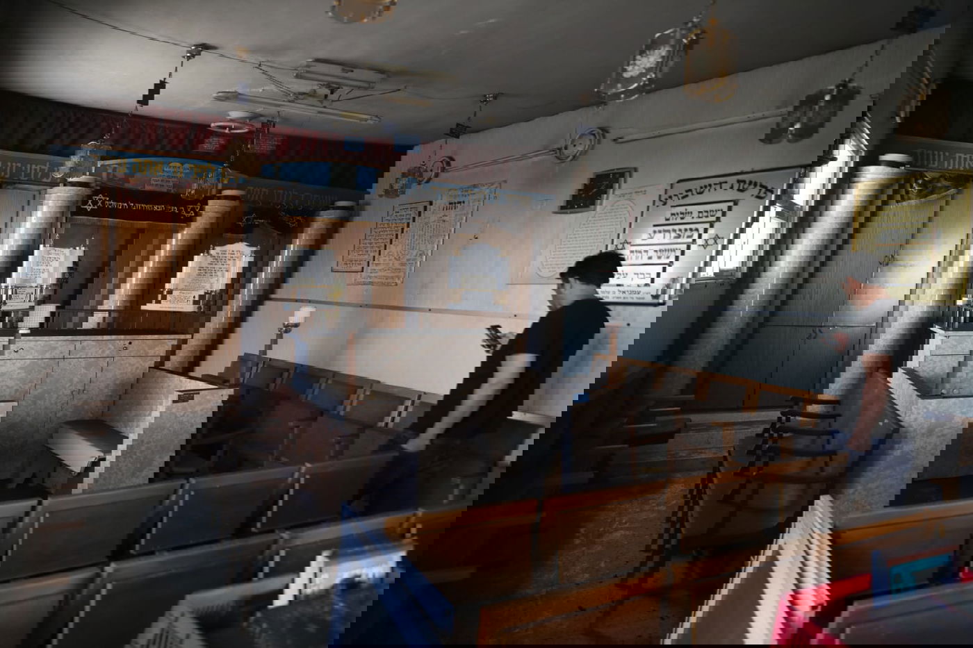 בית הכנסת נשרף וניזוק; ספרי התורה ניצלו