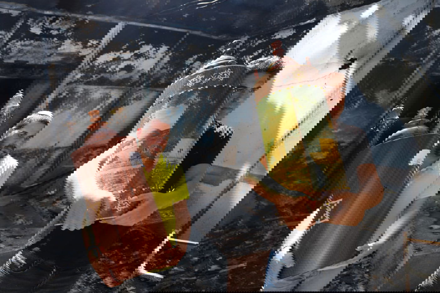 בית הכנסת נשרף וניזוק; ספרי התורה ניצלו