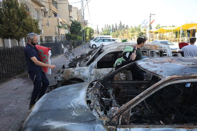 רכבים שרופים בהתפרעויות בלוד