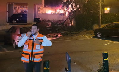 זירת נפילת הרקטה בפתח תקווה