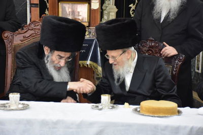 האדמו"רים ב'לחיים'