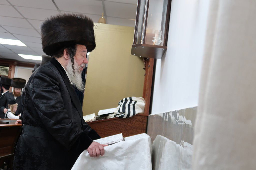 צפו: האדמו"ר מזוועהיל שבת בביתר עילית