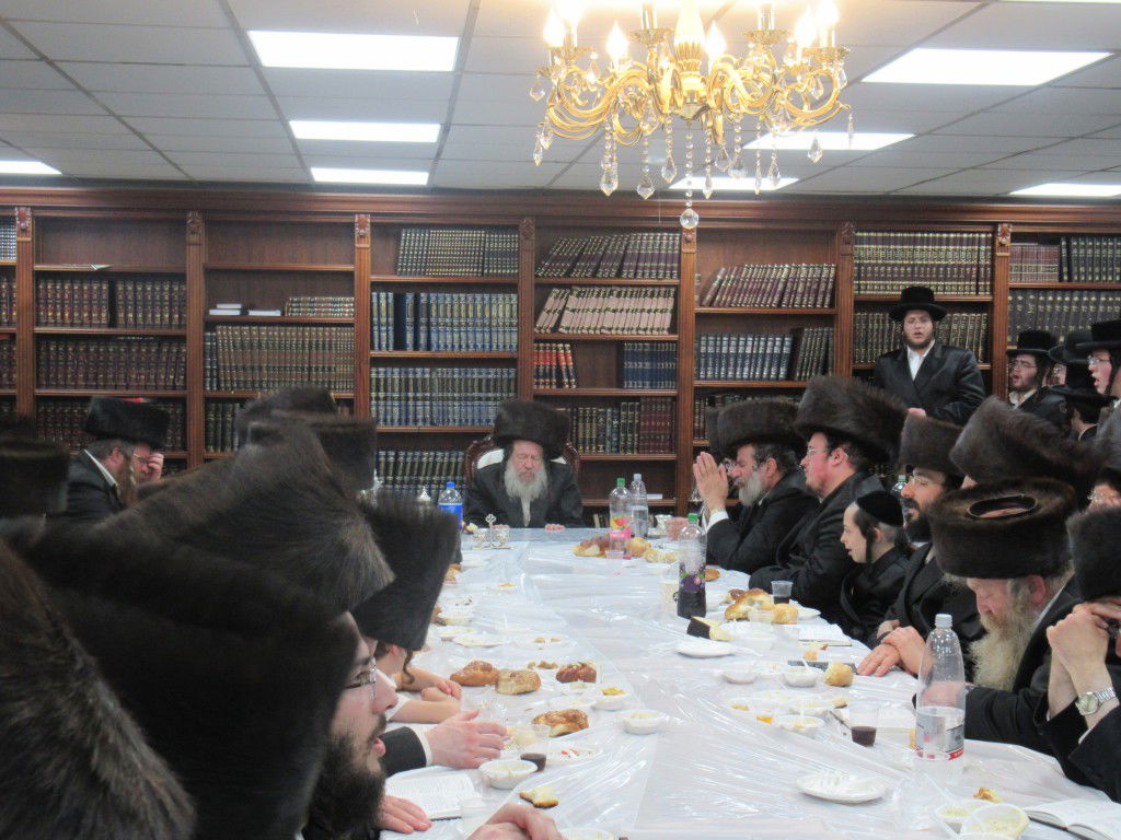 צפו: האדמו"ר מזוועהיל שבת בביתר עילית