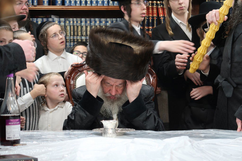 צפו: האדמו"ר מזוועהיל שבת בביתר עילית