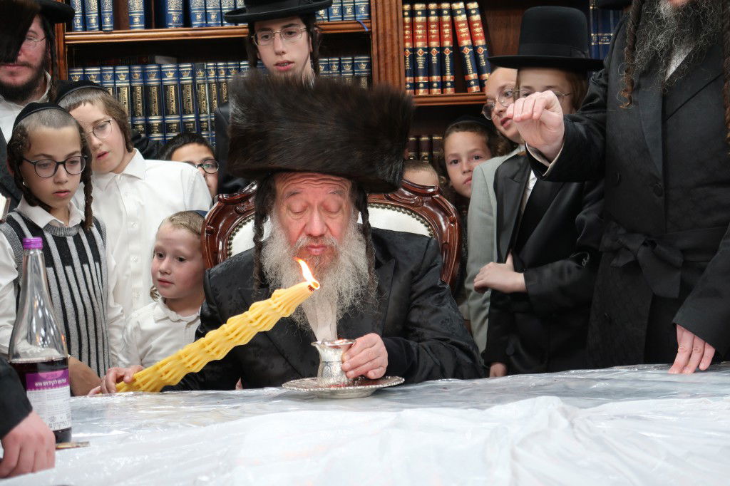 צפו: האדמו"ר מזוועהיל שבת בביתר עילית