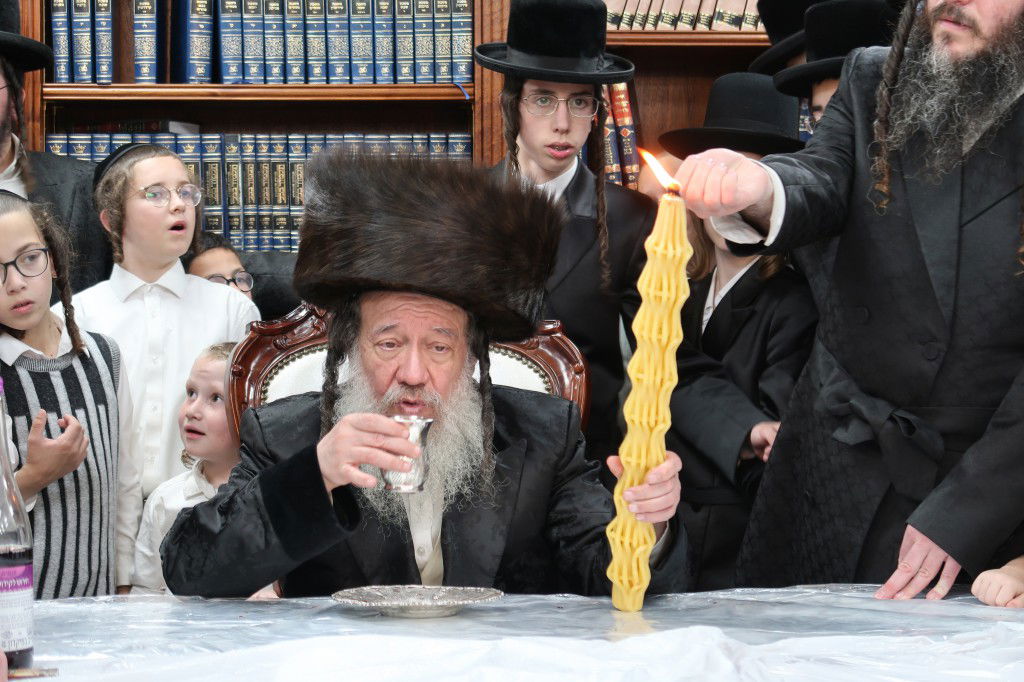 צפו: האדמו"ר מזוועהיל שבת בביתר עילית