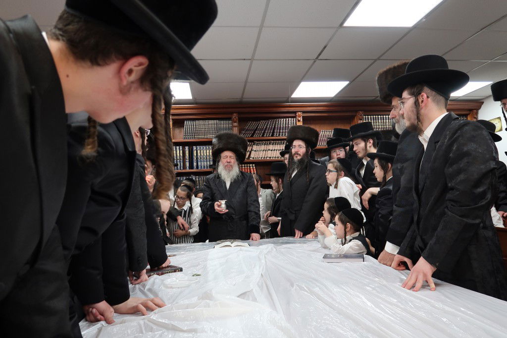 צפו: האדמו"ר מזוועהיל שבת בביתר עילית