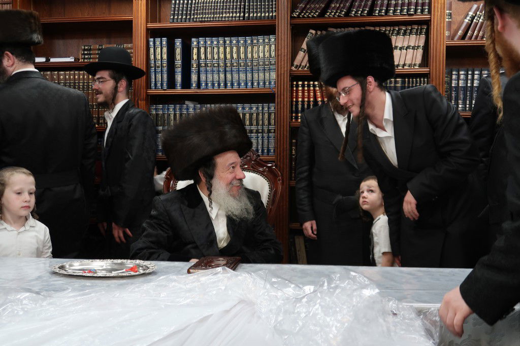 צפו: האדמו"ר מזוועהיל שבת בביתר עילית