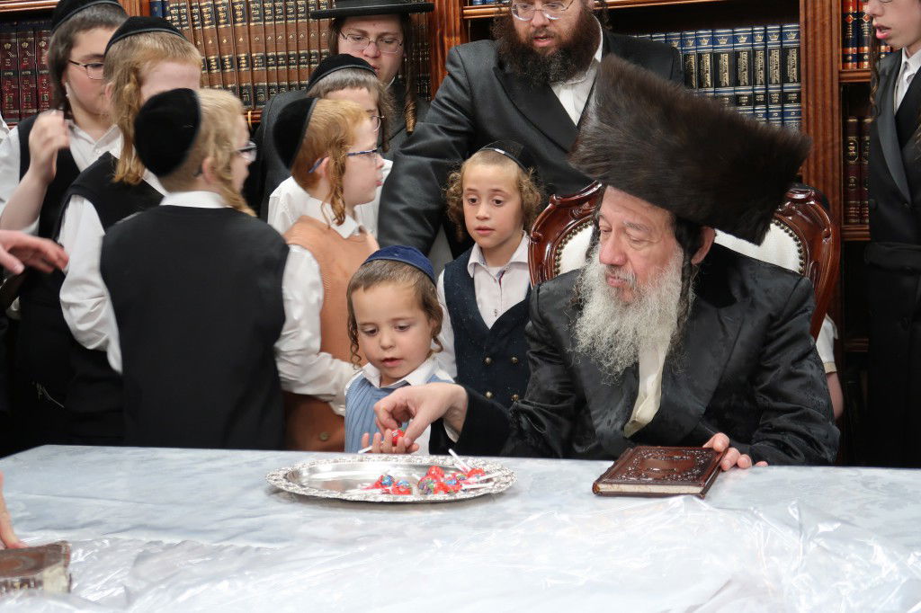 צפו: האדמו"ר מזוועהיל שבת בביתר עילית