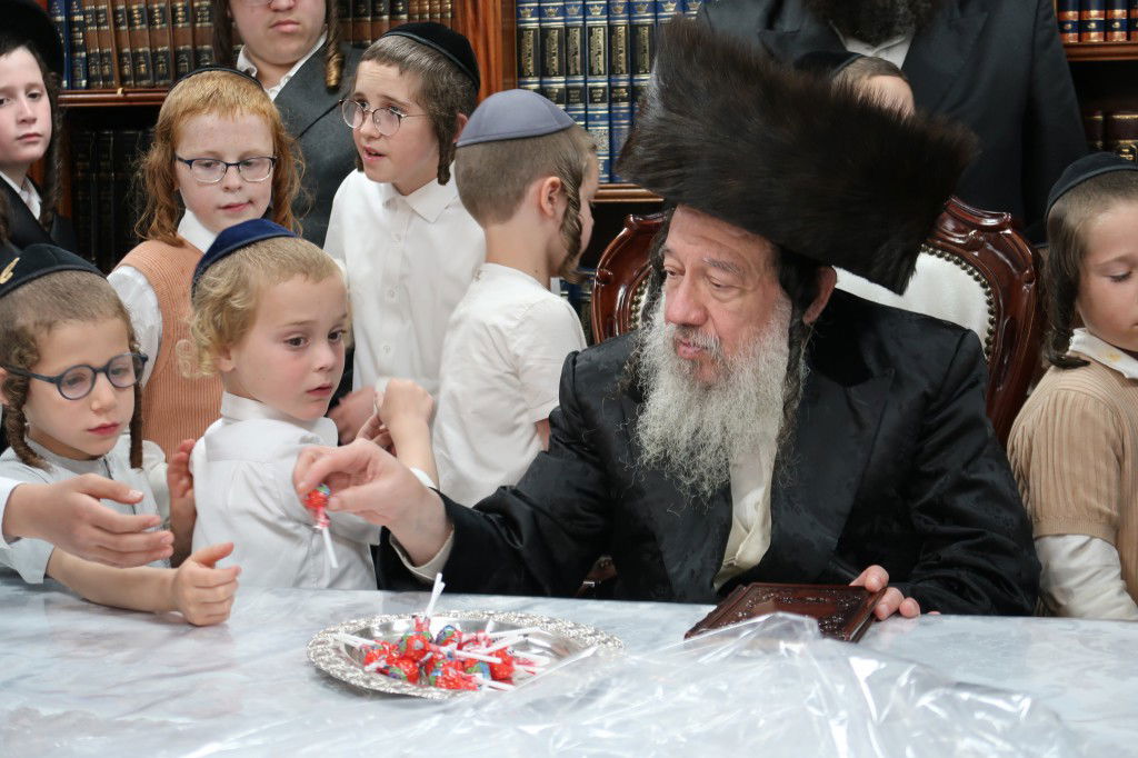 צפו: האדמו"ר מזוועהיל שבת בביתר עילית