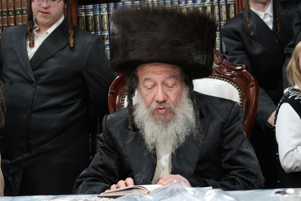 צפו: האדמו"ר מזוועהיל שבת בביתר עילית