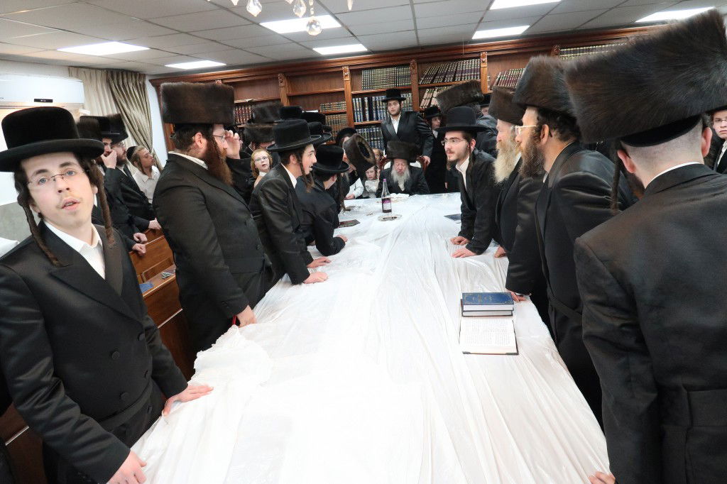 צפו: האדמו"ר מזוועהיל שבת בביתר עילית