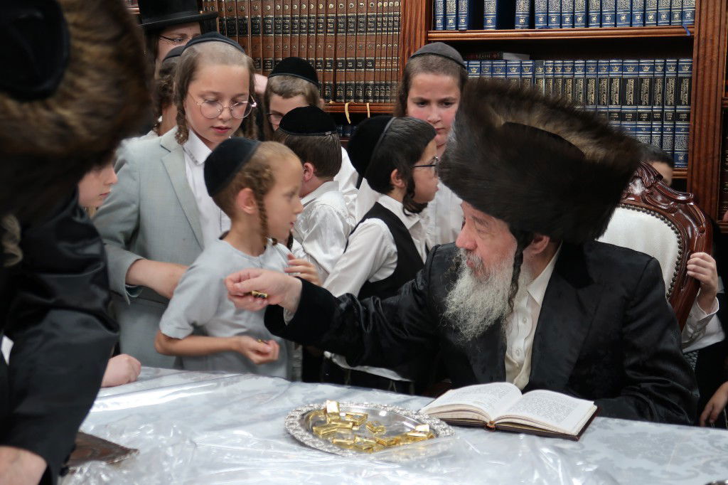 צפו: האדמו"ר מזוועהיל שבת בביתר עילית