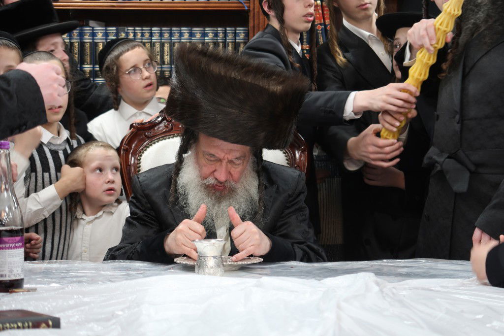 צפו: האדמו"ר מזוועהיל שבת בביתר עילית